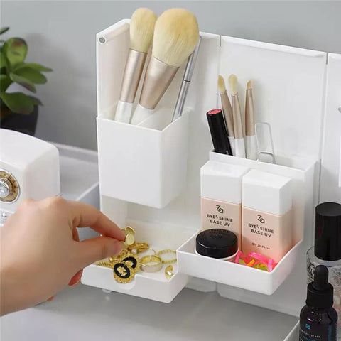 Desktop pen holder that is multifunctional and collapsible